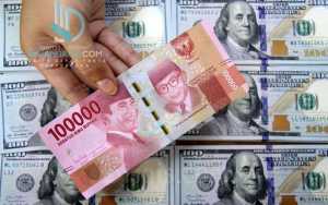 Rupiah Melemah ke Rp15.870, Tertekan Lesunya Penjualan Ritel